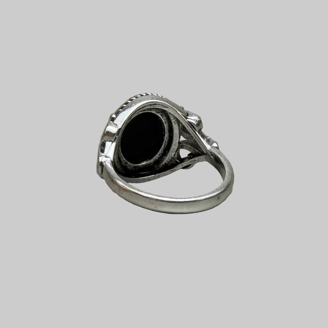 Black Oval Stone Ring - Rynor