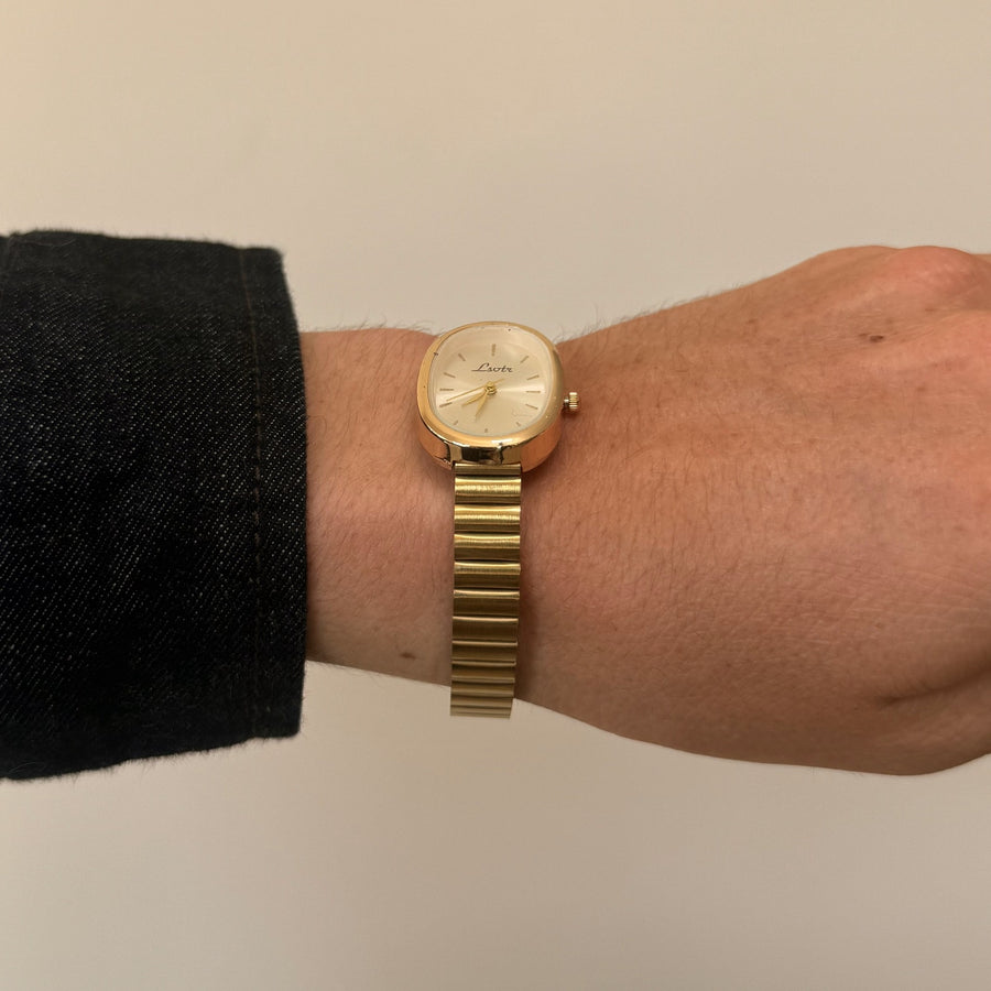 Gold Oval Quartz Watch