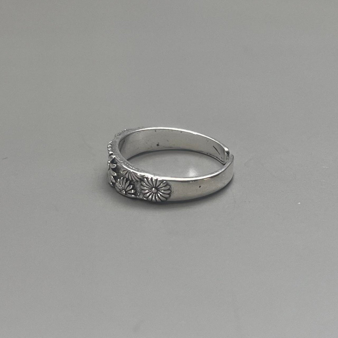 Silver Daisy Band Ring - Rynor