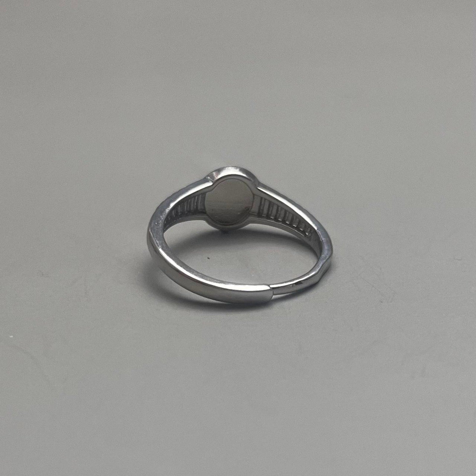 Silver Solitaire Ring - Rynor